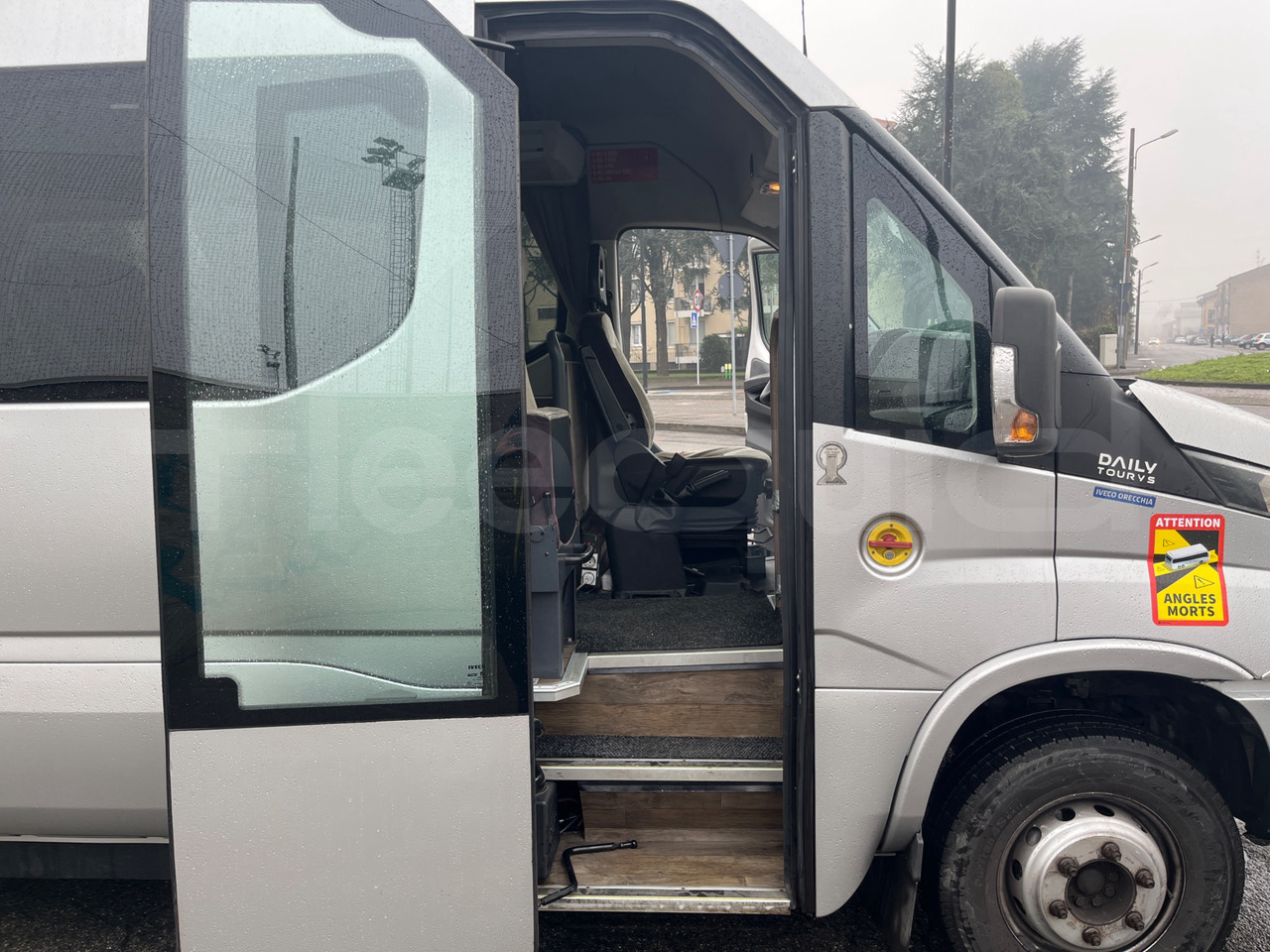 Kleinbus, Personentransporter Iveco Daily: das Bild 12