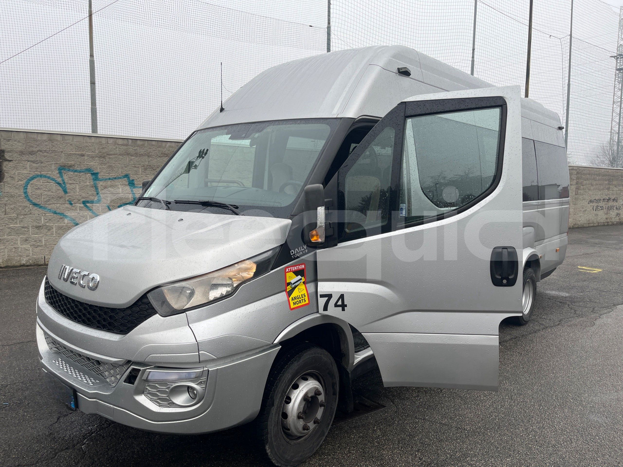 Kleinbus, Personentransporter Iveco Daily: das Bild 9