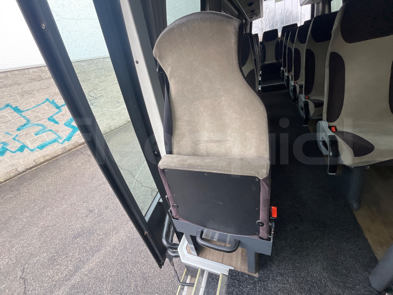 Kleinbus, Personentransporter Iveco Daily: das Bild 17