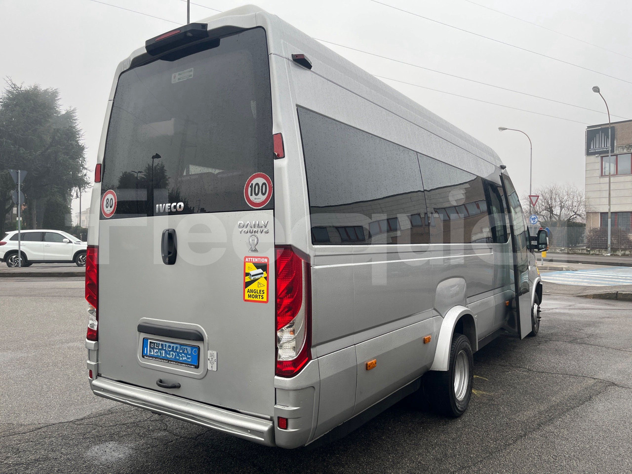 Kleinbus, Personentransporter Iveco Daily: das Bild 8