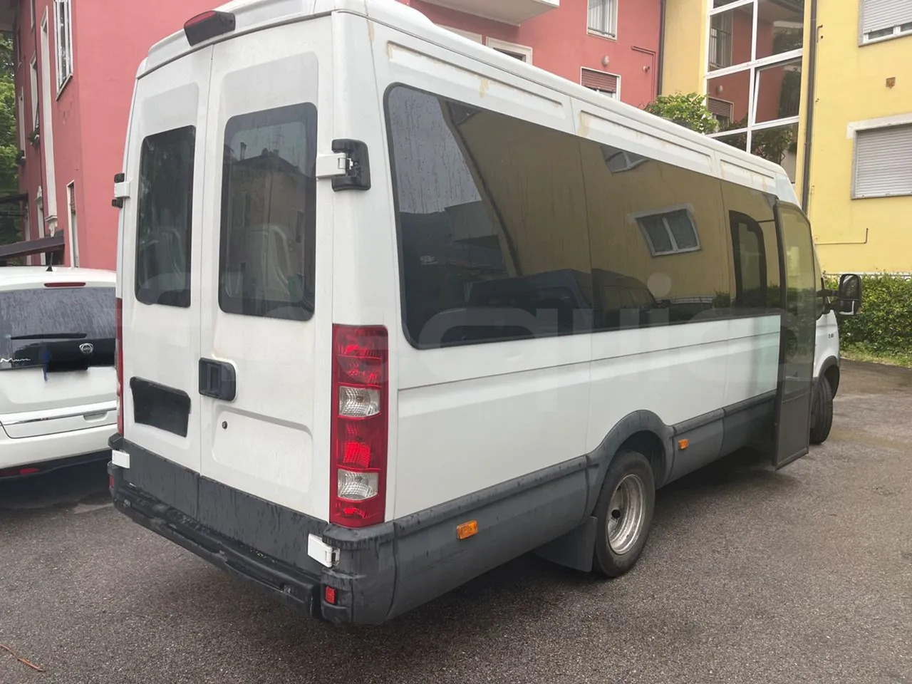 Kleinbus, Personentransporter Iveco Daily: das Bild 8