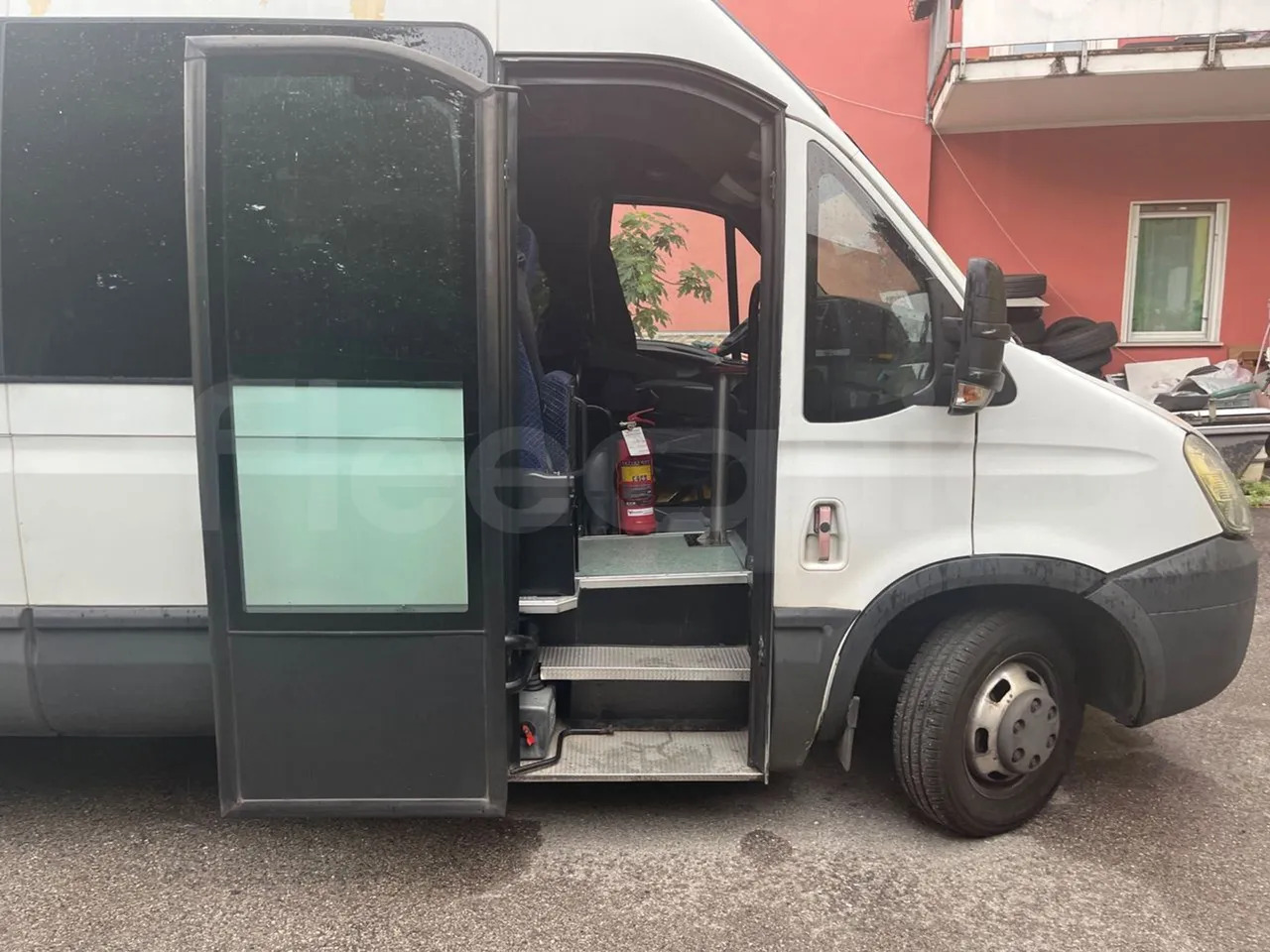 Kleinbus, Personentransporter Iveco Daily: das Bild 13