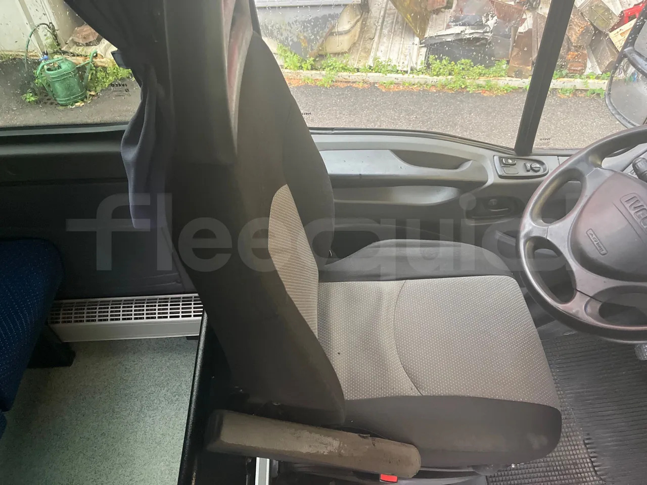 Kleinbus, Personentransporter Iveco Daily: das Bild 14