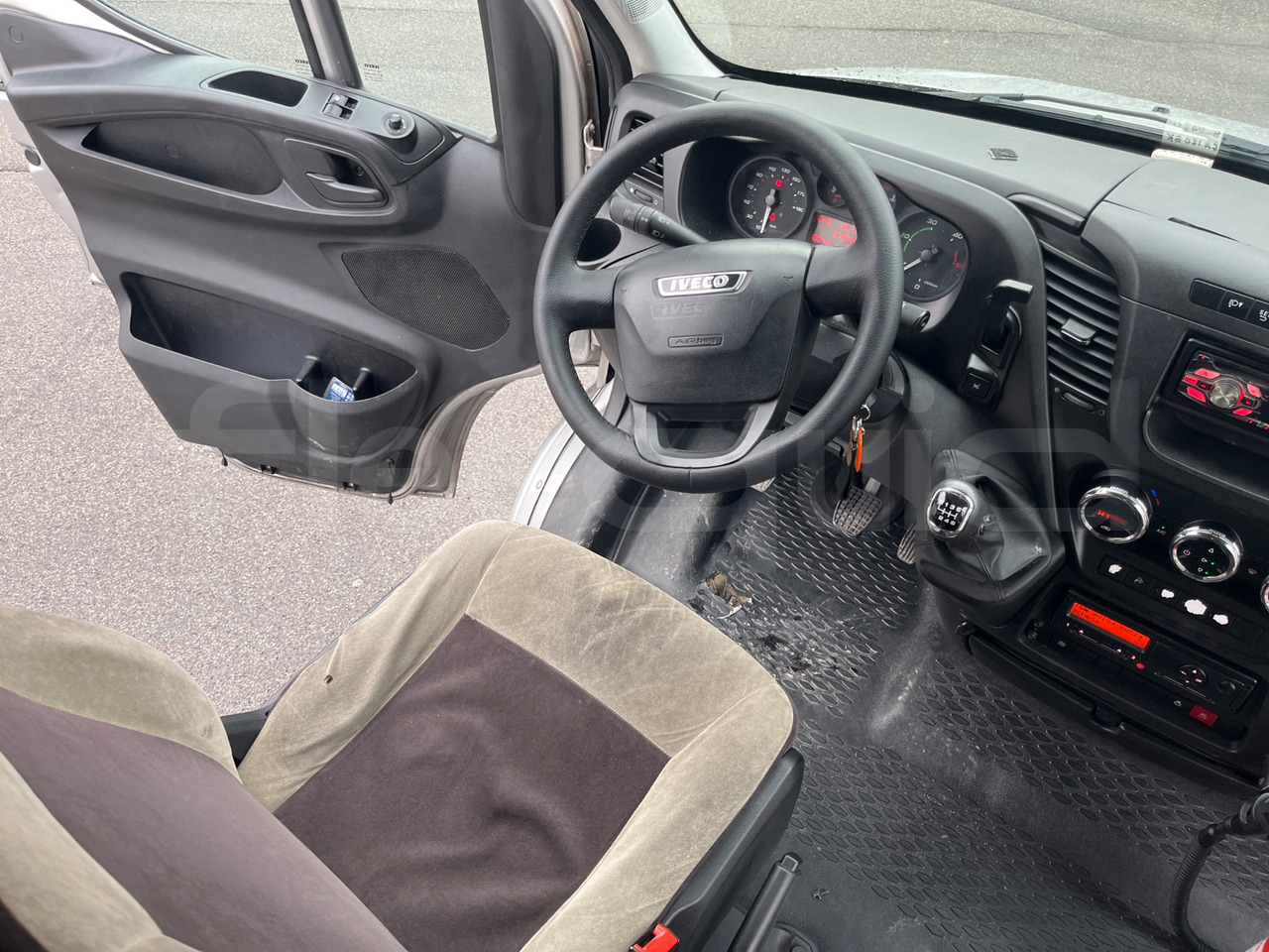 Kleinbus, Personentransporter Iveco Daily: das Bild 16