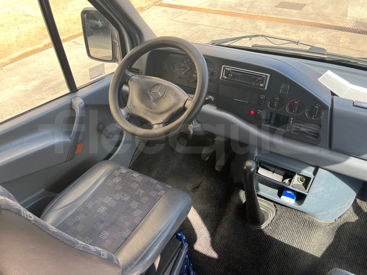 Kleinbus, Personentransporter Mercedes-Benz Sprinter: das Bild 17