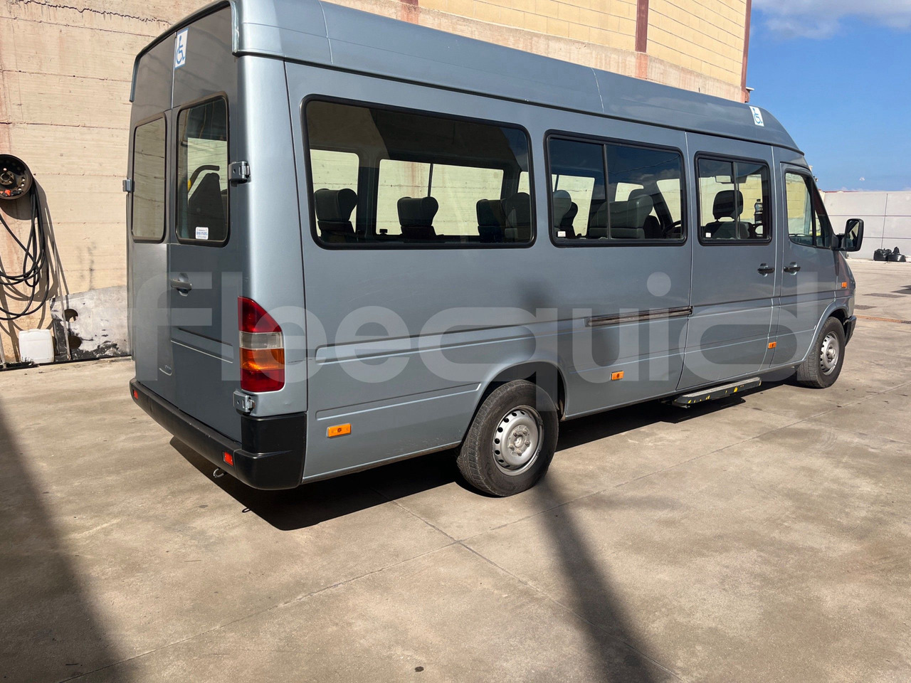 Kleinbus, Personentransporter Mercedes-Benz Sprinter: das Bild 9
