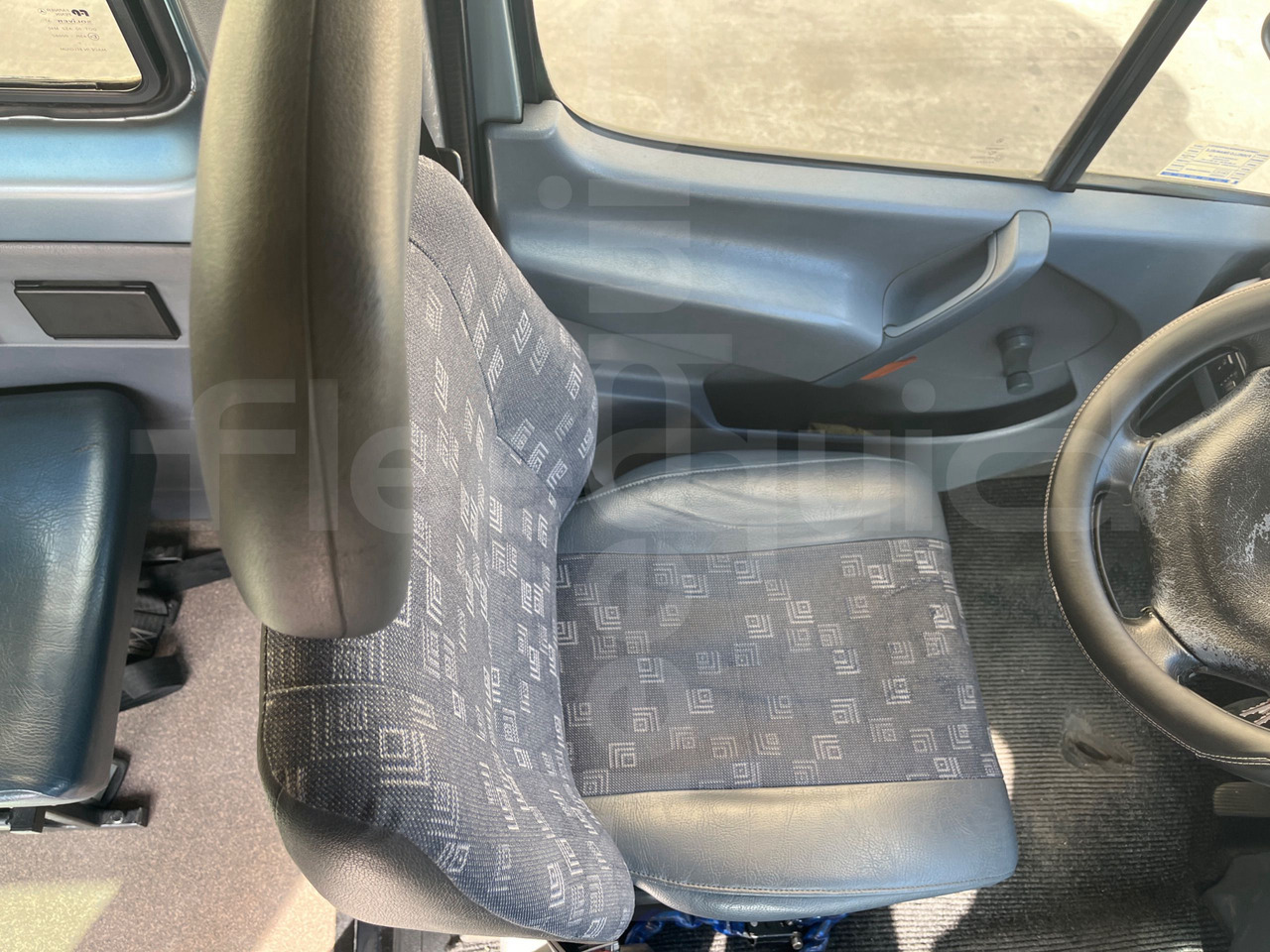 Kleinbus, Personentransporter Mercedes-Benz Sprinter: das Bild 15