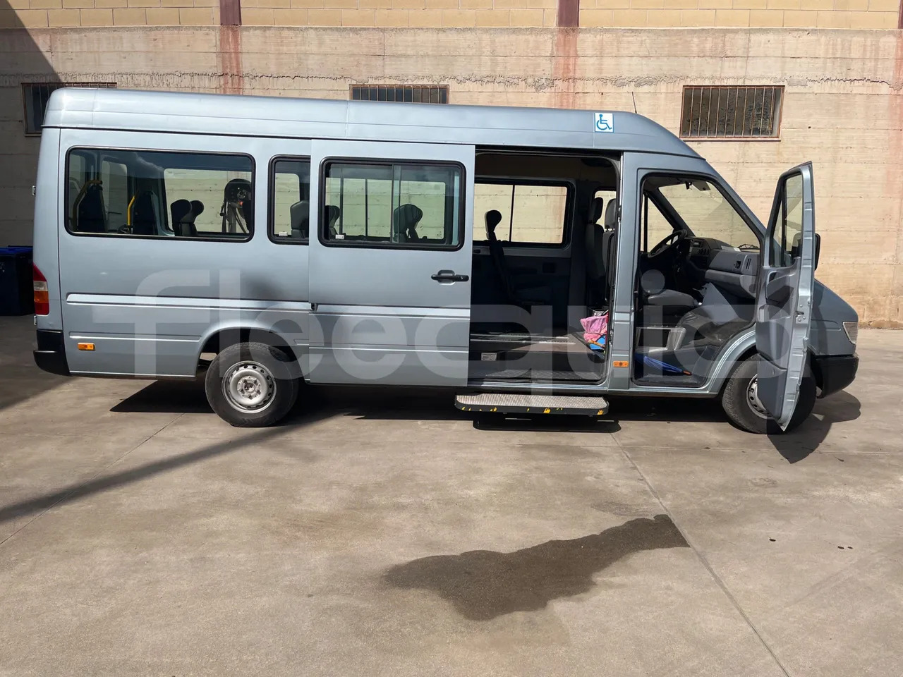 Kleinbus, Personentransporter Mercedes-Benz Sprinter: das Bild 12