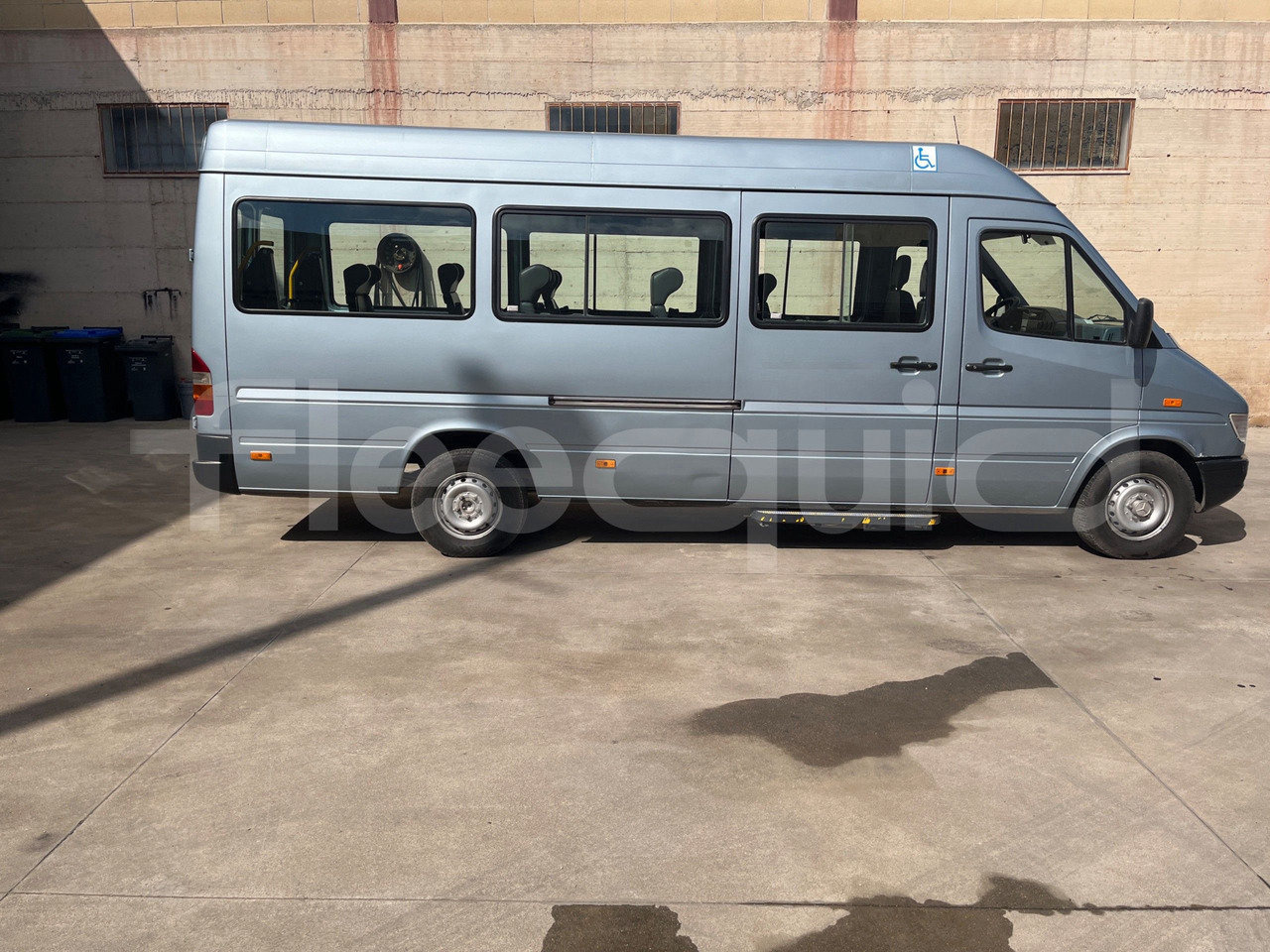 Kleinbus, Personentransporter Mercedes-Benz Sprinter: das Bild 11