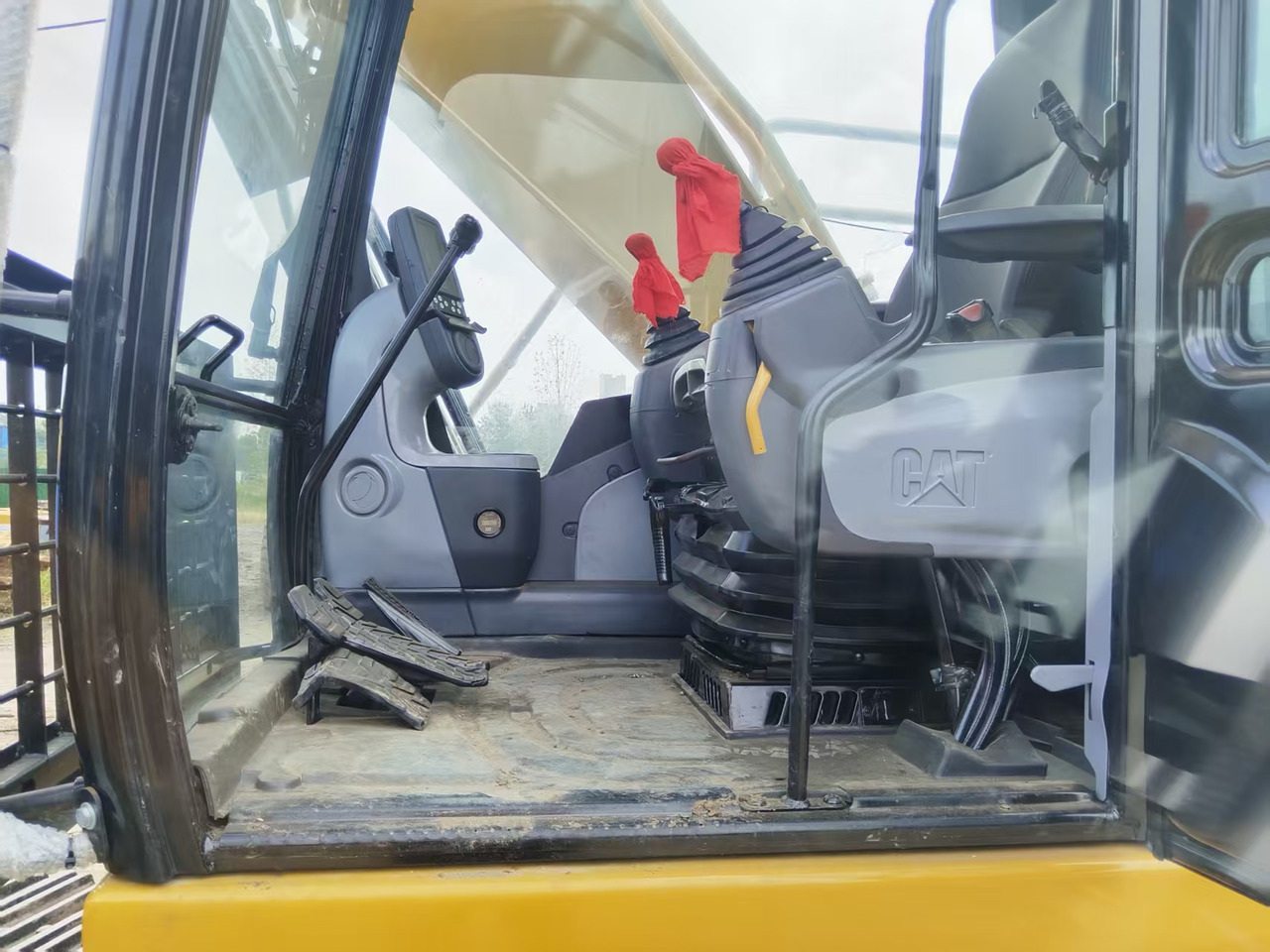 CATERPILLAR 330DL good condition 2024 30 ton excavator for sale - Kettenbagger: das Bild 5 CATERPILLAR 330DL good condition 2024 30 ton excavator for sale - Kettenbagger: das Bild 5