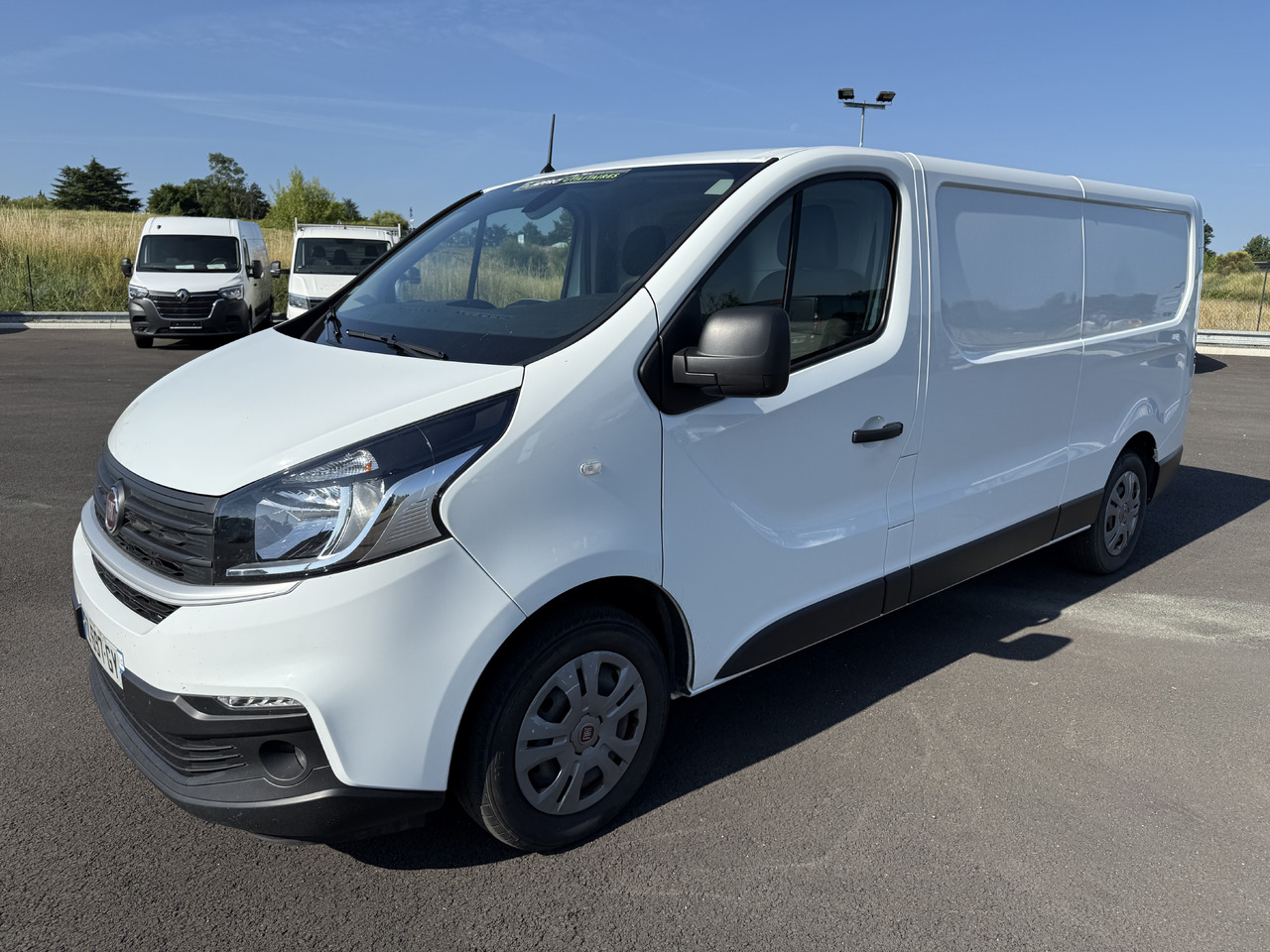 FIAT TALENTO 1T3 LH1 2.0MULTIJET120 PRO LOUNGE + ATTELAGE ET KIT BOIS COMPLET - Kastenwagen: das Bild 2 FIAT TALENTO 1T3 LH1 2.0MULTIJET120 PRO LOUNGE + ATTELAGE ET KIT BOIS COMPLET - Kastenwagen: das Bild 2