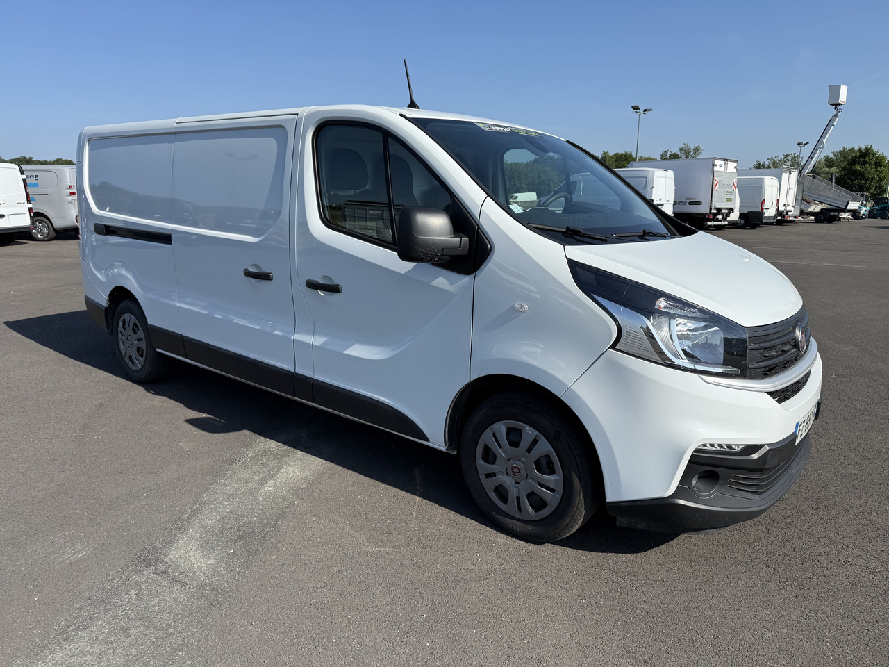 FIAT TALENTO 1T3 LH1 2.0MULTIJET120 PRO LOUNGE + ATTELAGE ET KIT BOIS COMPLET - Kastenwagen: das Bild 1 FIAT TALENTO 1T3 LH1 2.0MULTIJET120 PRO LOUNGE + ATTELAGE ET KIT BOIS COMPLET - Kastenwagen: das Bild 1