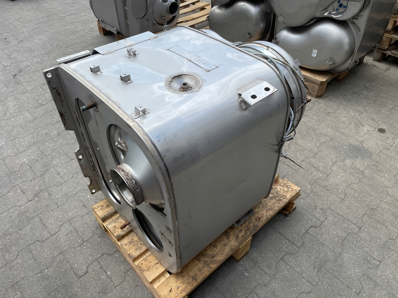 KATALIZATOR MAN TGX TGS EURO 6 DPF TŁUMIK WYDECH 81151036114 - Auspuff für LKW: das Bild 4 KATALIZATOR MAN TGX TGS EURO 6 DPF TŁUMIK WYDECH 81151036114 - Auspuff für LKW: das Bild 4