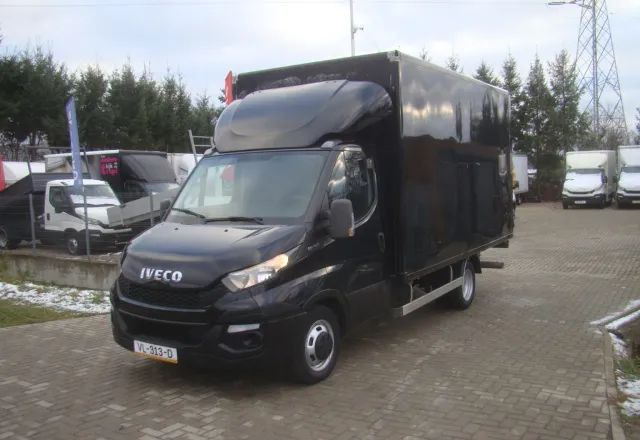 Iveco DAILY 35 C 15 3.0TDI FIRANA Z PRAWEJ STRONY 3.5T DMC WINDA - Koffer Transporter: das Bild 1 Iveco DAILY 35 C 15 3.0TDI FIRANA Z PRAWEJ STRONY 3.5T DMC WINDA - Koffer Transporter: das Bild 1
