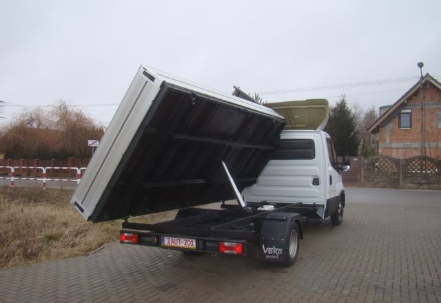 Iveco DAILY 35 C 15 3.5T 4.60M 3.5T NA HAKU CLIMATRONIC - Kipper Transporter: das Bild 5 Iveco DAILY 35 C 15 3.5T 4.60M 3.5T NA HAKU CLIMATRONIC - Kipper Transporter: das Bild 5
