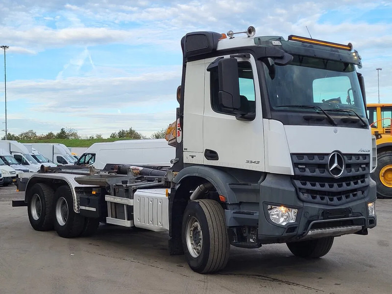 Mercedes-Benz Arocs 3342 Arocs - Seil Abrollkipper: das Bild 3 Mercedes-Benz Arocs 3342 Arocs - Seil Abrollkipper: das Bild 3