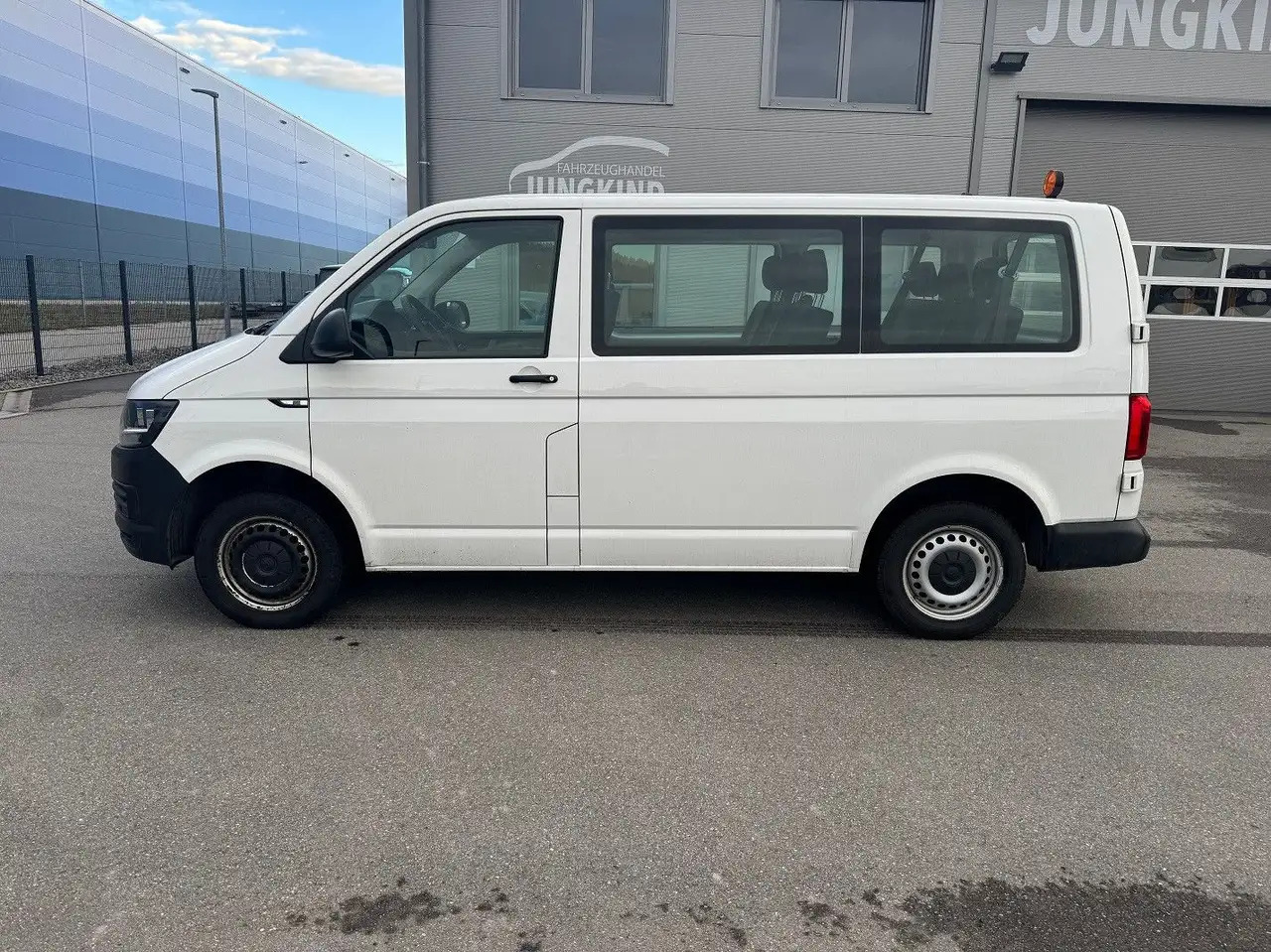 Volkswagen T6 Transporter Kombi 9-Sitzer Klima - Kombi: das Bild 3 Volkswagen T6 Transporter Kombi 9-Sitzer Klima - Kombi: das Bild 3