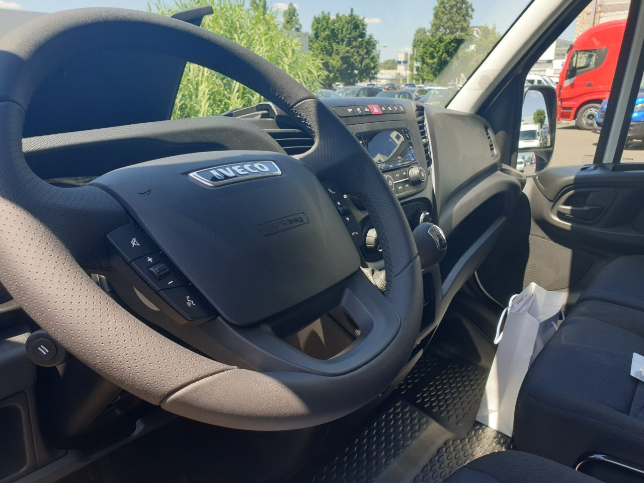 IVECO Daily 35S14 with Zanotti Z350 0°C Refrigeration (5 vehicles in stock) - Kühltransporter: das Bild 5 IVECO Daily 35S14 with Zanotti Z350 0°C Refrigeration (5 vehicles in stock) - Kühltransporter: das Bild 5