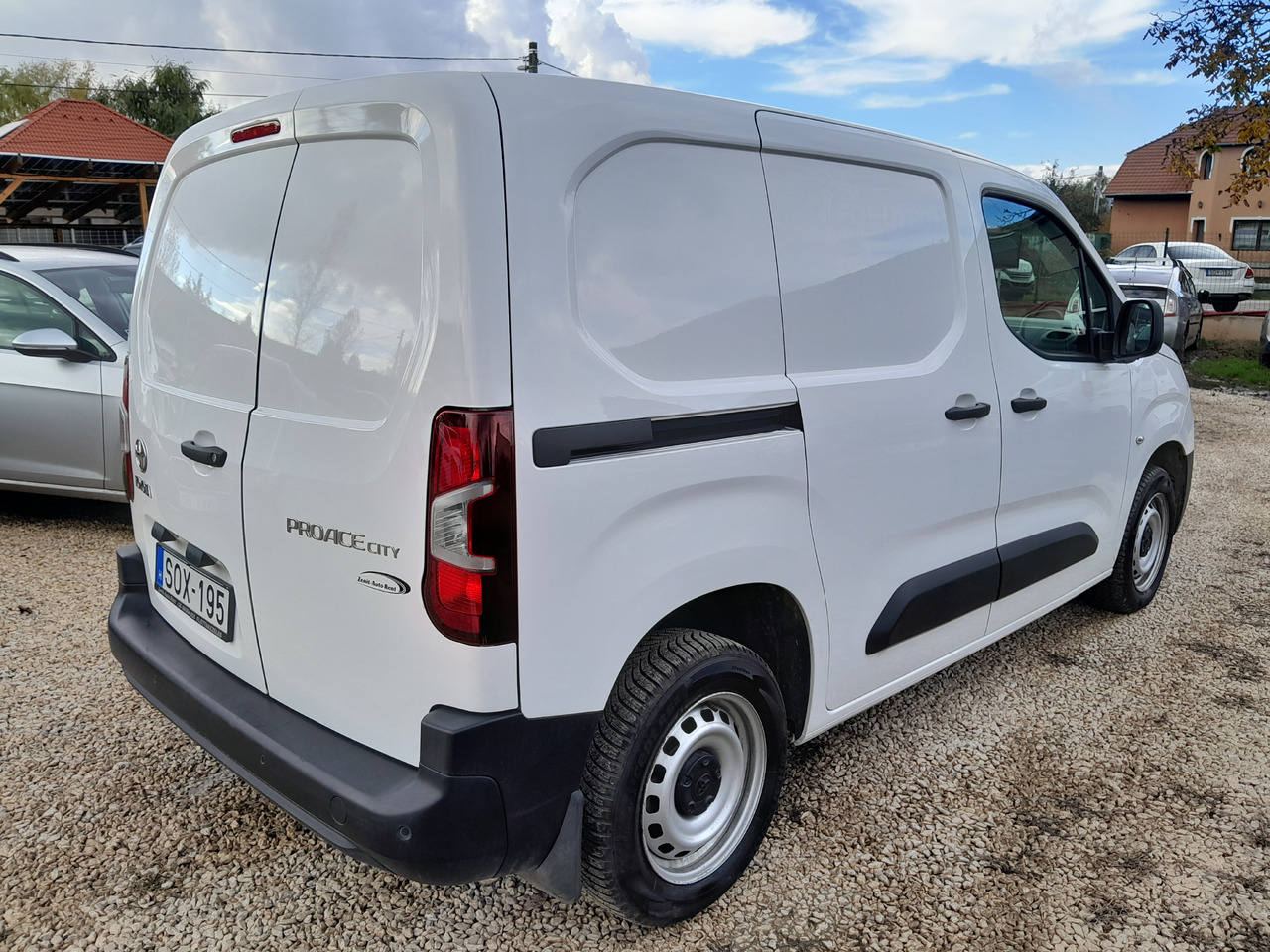 TOYOTA 1.5 City Active 3 Business - Kleintransporter: das Bild 3 TOYOTA 1.5 City Active 3 Business - Kleintransporter: das Bild 3