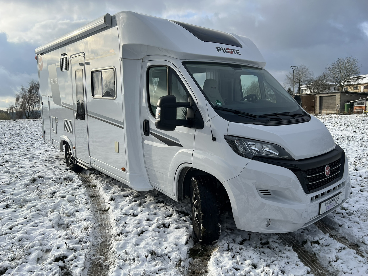 Pilote Pacific P696D Hubbett - Solar - Markise - Teilintegriertes Wohnmobil: das Bild 1 Pilote Pacific P696D Hubbett - Solar - Markise - Teilintegriertes Wohnmobil: das Bild 1