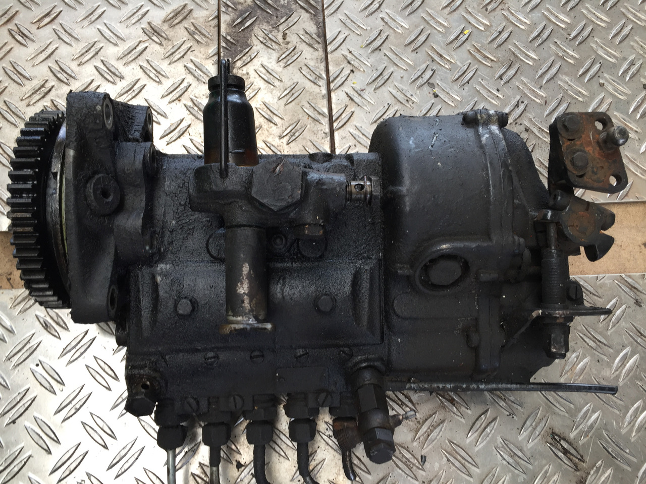 Gebrauchte Einspritzpumpe MAN 16.168, Typ : D 2566 - 5 Zylinder, Artikel Nr. : 81.99999 - 9999 - Kraftstoffpumpe für LKW: das Bild 5 Gebrauchte Einspritzpumpe MAN 16.168, Typ : D 2566 - 5 Zylinder, Artikel Nr. : 81.99999 - 9999 - Kraftstoffpumpe für LKW: das Bild 5