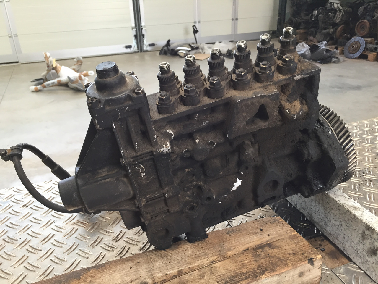 ---Gebrauchte Einspritzpumpe MAN 272, Typ D 0826 LF 09, Euro 2, Artikel - Nr. : 81.99999 - 9999 - Kraftstoffpumpe für LKW: das Bild 1 ---Gebrauchte Einspritzpumpe MAN 272, Typ D 0826 LF 09, Euro 2, Artikel - Nr. : 81.99999 - 9999 - Kraftstoffpumpe für LKW: das Bild 1