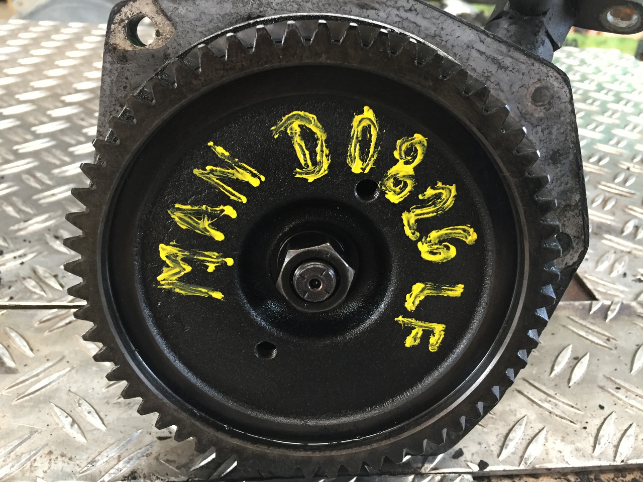 ---Gebrauchte Einspritzpumpe MAN 272, Typ D 0826 LF, Artikel - Nr. : 81.99999 - 9999 - Kraftstoffpumpe für LKW: das Bild 3 ---Gebrauchte Einspritzpumpe MAN 272, Typ D 0826 LF, Artikel - Nr. : 81.99999 - 9999 - Kraftstoffpumpe für LKW: das Bild 3