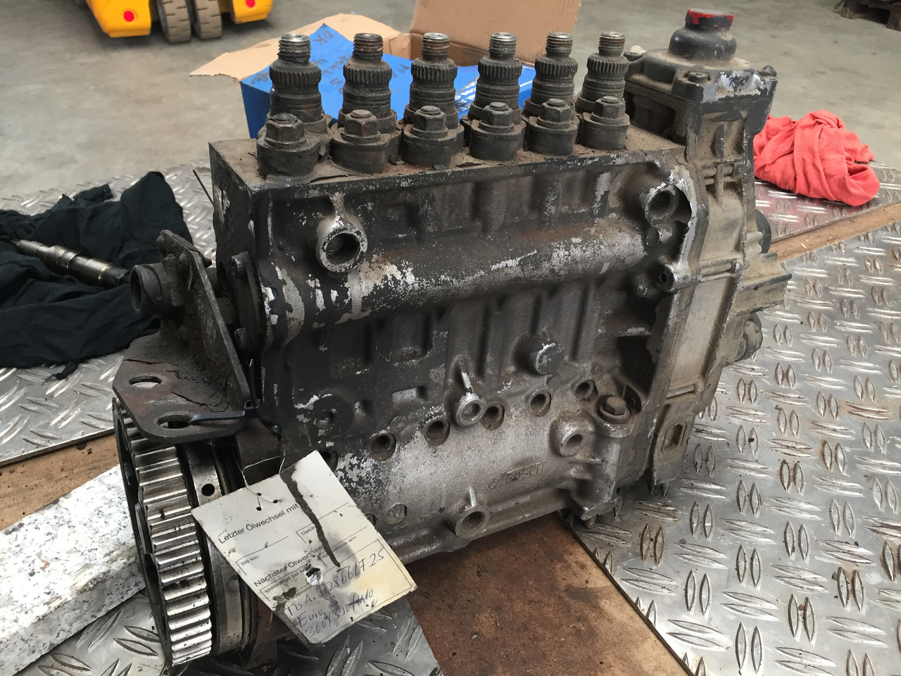 Gebrauchte Einspritzpumpe MAN TGA 2866, LF25, 6 Zylinder, TGA 360, 390, 410 - Kraftstoffpumpe für LKW: das Bild 4 Gebrauchte Einspritzpumpe MAN TGA 2866, LF25, 6 Zylinder, TGA 360, 390, 410 - Kraftstoffpumpe für LKW: das Bild 4