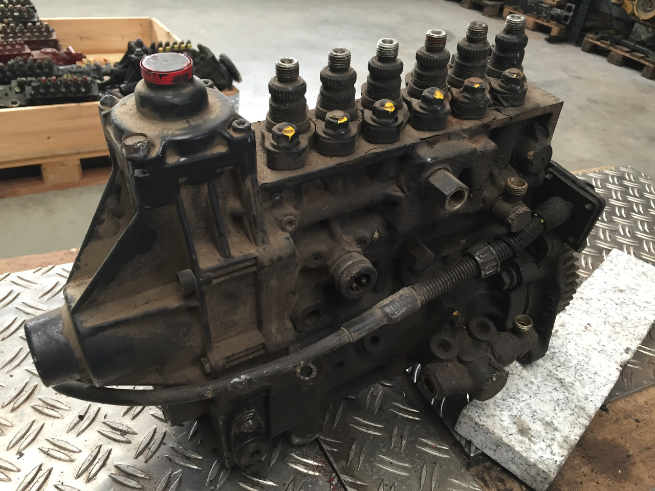 Gebrauchte Einspritzpumpe MAN TGA 2866, LF25, 6 Zylinder, TGA 360, 390, 410 - Kraftstoffpumpe für LKW: das Bild 2 Gebrauchte Einspritzpumpe MAN TGA 2866, LF25, 6 Zylinder, TGA 360, 390, 410 - Kraftstoffpumpe für LKW: das Bild 2