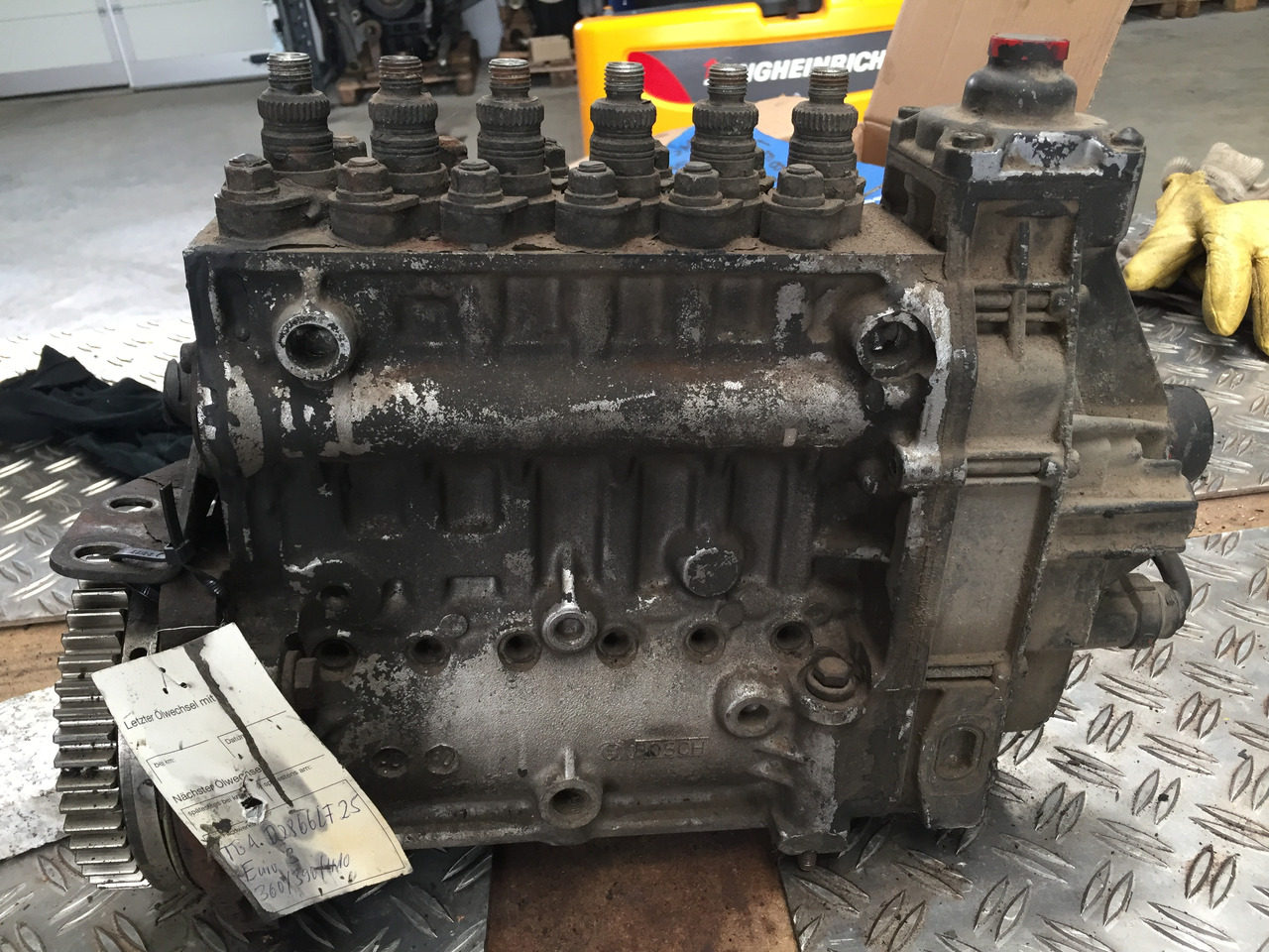 Gebrauchte Einspritzpumpe MAN TGA 2866, LF25, 6 Zylinder, TGA 360, 390, 410 - Kraftstoffpumpe für LKW: das Bild 1 Gebrauchte Einspritzpumpe MAN TGA 2866, LF25, 6 Zylinder, TGA 360, 390, 410 - Kraftstoffpumpe für LKW: das Bild 1