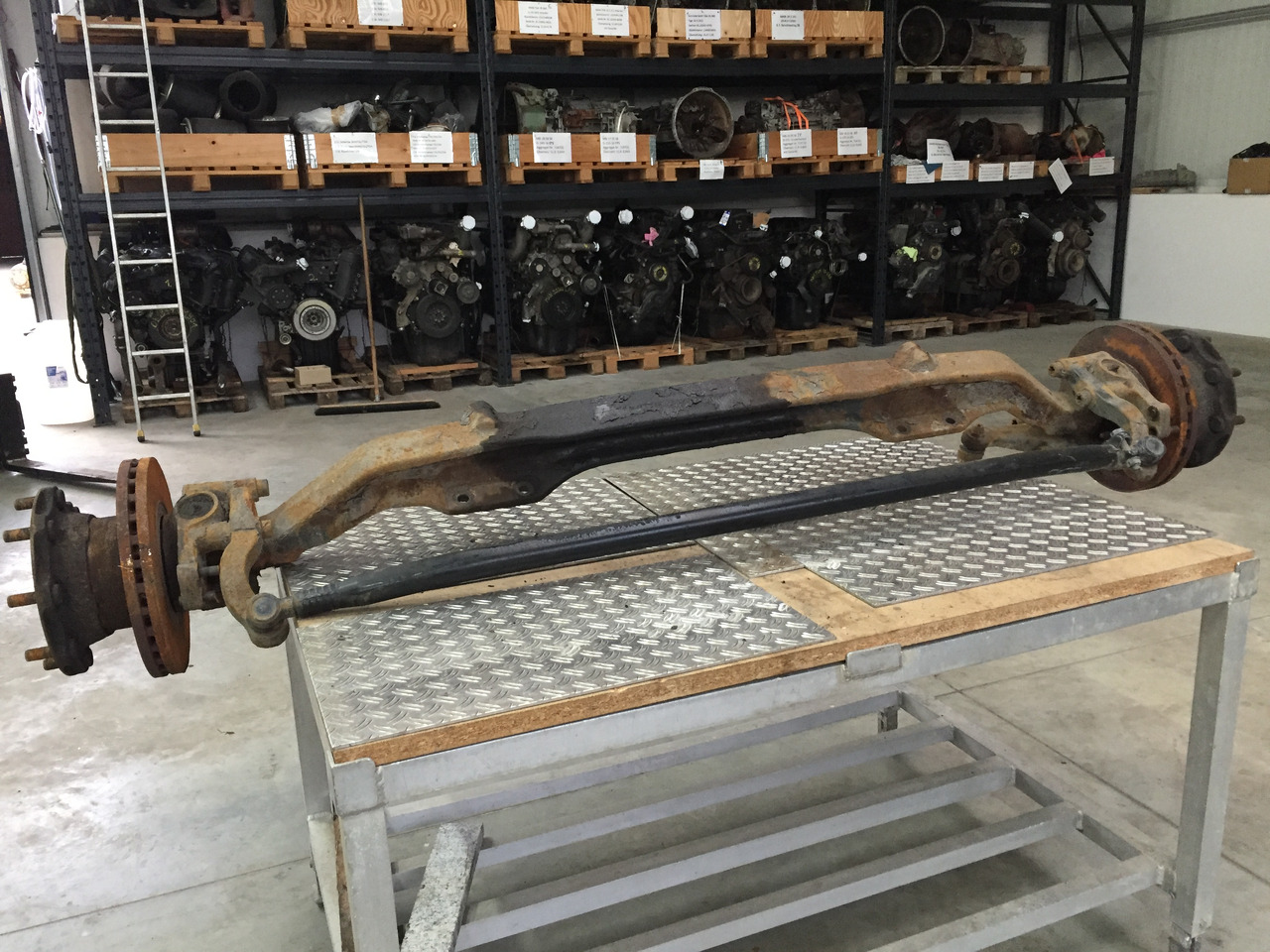 Gebrauchte Hinterachse MAN TGA 26.440, Typ : VOK - 08 - 01, Artikel - Nr. : 81.44001 - 7045 - Hinterachse für LKW: das Bild 1 Gebrauchte Hinterachse MAN TGA 26.440, Typ : VOK - 08 - 01, Artikel - Nr. : 81.44001 - 7045 - Hinterachse für LKW: das Bild 1