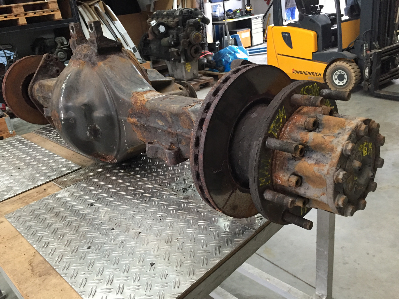 Gebrauchte Hinterachse MAN TGM 15.280, Typ : HY 11 3000, Artikel - Nr. : 81.35010 - 6169 - Hinterachse für LKW: das Bild 3 Gebrauchte Hinterachse MAN TGM 15.280, Typ : HY 11 3000, Artikel - Nr. : 81.35010 - 6169 - Hinterachse für LKW: das Bild 3