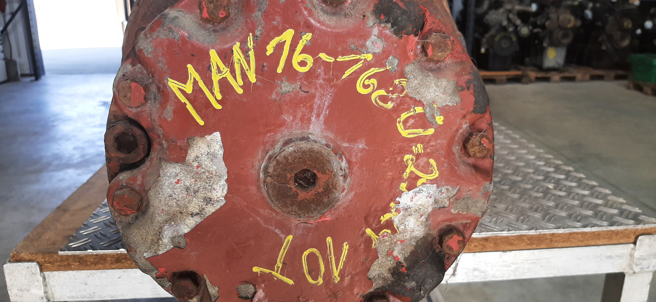 Gebrauchte MAN 16.168, Planetenachse, Artikel - Nr. : 81.99999 - 9999 - Hinterachse für LKW: das Bild 4 Gebrauchte MAN 16.168, Planetenachse, Artikel - Nr. : 81.99999 - 9999 - Hinterachse für LKW: das Bild 4