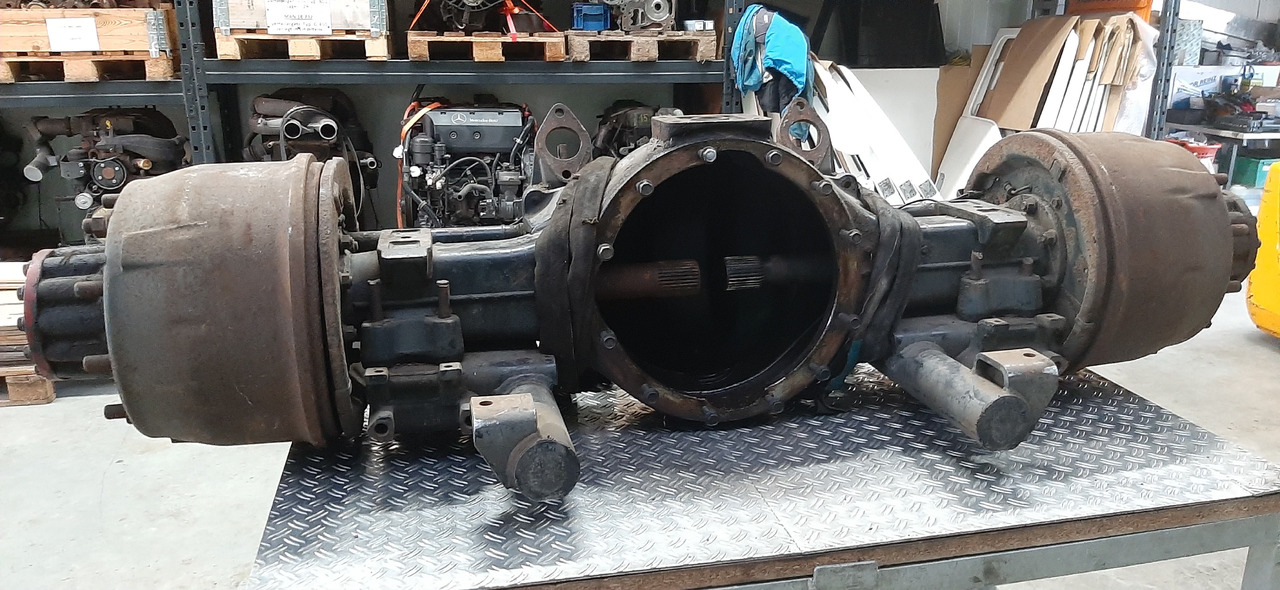 Gebrauchte MAN 18.272 Hypoidachse, HY 11 75 ( Achskörper ), Artikel - Nr. : 81.99999 - 9999 - Hinterachse für LKW: das Bild 3 Gebrauchte MAN 18.272 Hypoidachse, HY 11 75 ( Achskörper ), Artikel - Nr. : 81.99999 - 9999 - Hinterachse für LKW: das Bild 3