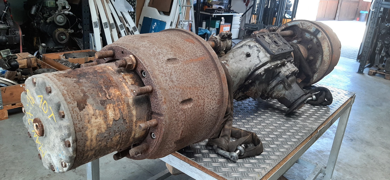 Gebrauchte MAN, Planetenachse, Artikel - Nr. : 81.99999 - 9999 - Hinterachse für LKW: das Bild 1 Gebrauchte MAN, Planetenachse, Artikel - Nr. : 81.99999 - 9999 - Hinterachse für LKW: das Bild 1