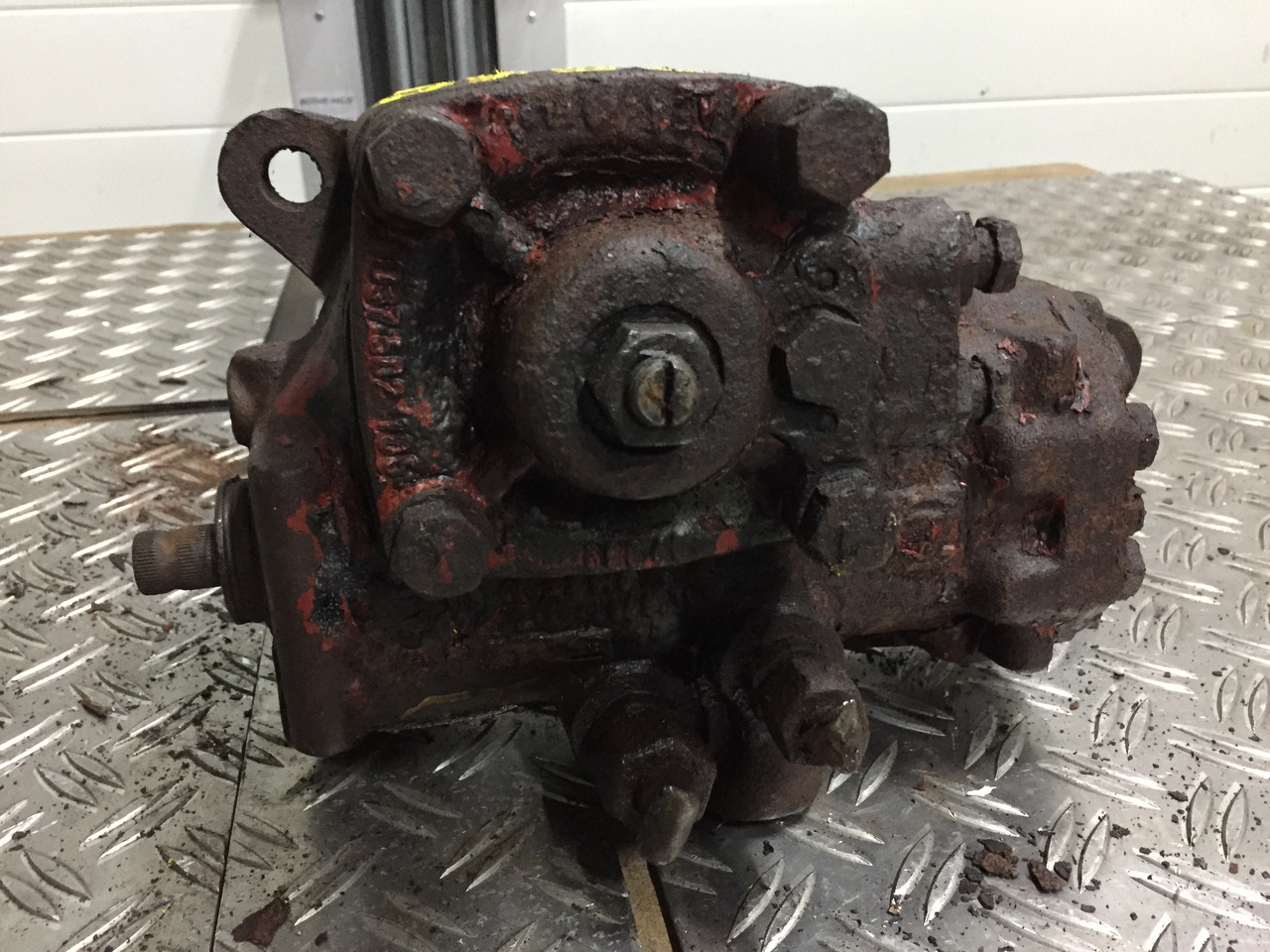 Gebrauchtes Lenkgetriebe IVECO 8013, Artikel - Nr.: 81.9999 - 9999 - Lenkgetriebe für LKW: das Bild 2 Gebrauchtes Lenkgetriebe IVECO 8013, Artikel - Nr.: 81.9999 - 9999 - Lenkgetriebe für LKW: das Bild 2