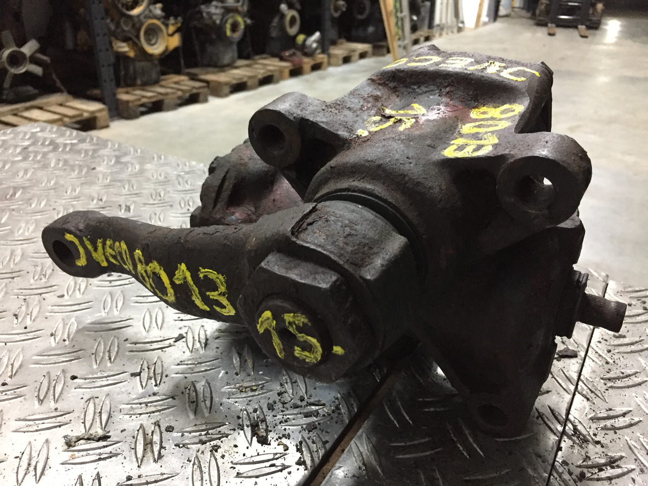 Gebrauchtes Lenkgetriebe IVECO 8013, Artikel - Nr.: 81.9999 - 9999 - Lenkgetriebe für LKW: das Bild 4 Gebrauchtes Lenkgetriebe IVECO 8013, Artikel - Nr.: 81.9999 - 9999 - Lenkgetriebe für LKW: das Bild 4