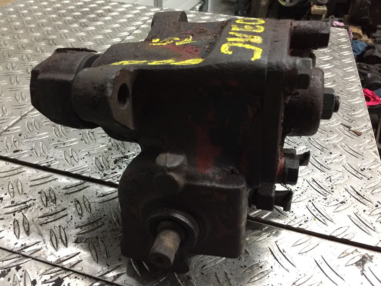 Gebrauchtes Lenkgetriebe IVECO 8013, Artikel - Nr.: 81.9999 - 9999 - Lenkgetriebe für LKW: das Bild 3 Gebrauchtes Lenkgetriebe IVECO 8013, Artikel - Nr.: 81.9999 - 9999 - Lenkgetriebe für LKW: das Bild 3