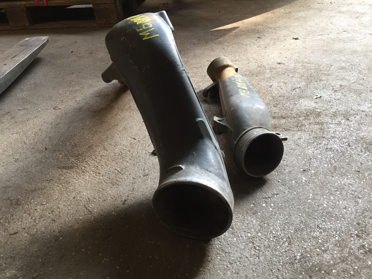 Gebrauchtes MB Motortyp OM 441 LA Ansaugrohr, Artikel - Nr. : A 999 999 99 99 - Ansaugrohr für LKW: das Bild 3 Gebrauchtes MB Motortyp OM 441 LA Ansaugrohr, Artikel - Nr. : A 999 999 99 99 - Ansaugrohr für LKW: das Bild 3