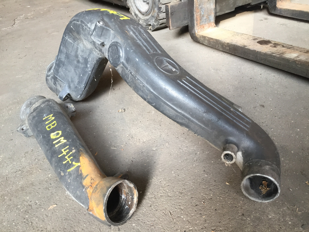 Gebrauchtes MB Motortyp OM 441 LA Ansaugrohr, Artikel - Nr. : A 999 999 99 99 - Ansaugrohr für LKW: das Bild 4 Gebrauchtes MB Motortyp OM 441 LA Ansaugrohr, Artikel - Nr. : A 999 999 99 99 - Ansaugrohr für LKW: das Bild 4