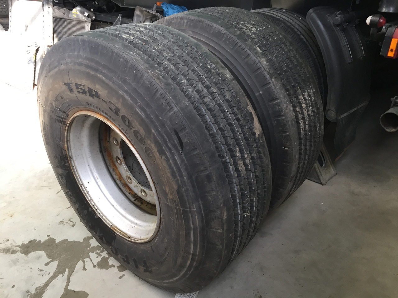 Neue Reifen, Firestone TSP - 3000, Größe : 425 / 65 R x 22,5 - 2 Stück mit Felgen - Reifen für LKW: das Bild 3 Neue Reifen, Firestone TSP - 3000, Größe : 425 / 65 R x 22,5 - 2 Stück mit Felgen - Reifen für LKW: das Bild 3