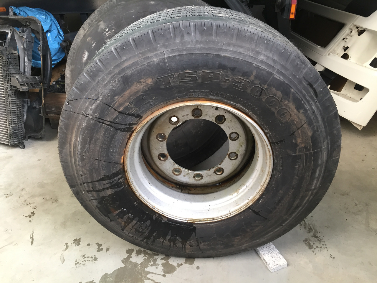 Neue Reifen, Firestone TSP - 3000, Größe : 425 / 65 R x 22,5 - 2 Stück mit Felgen - Reifen für LKW: das Bild 4 Neue Reifen, Firestone TSP - 3000, Größe : 425 / 65 R x 22,5 - 2 Stück mit Felgen - Reifen für LKW: das Bild 4