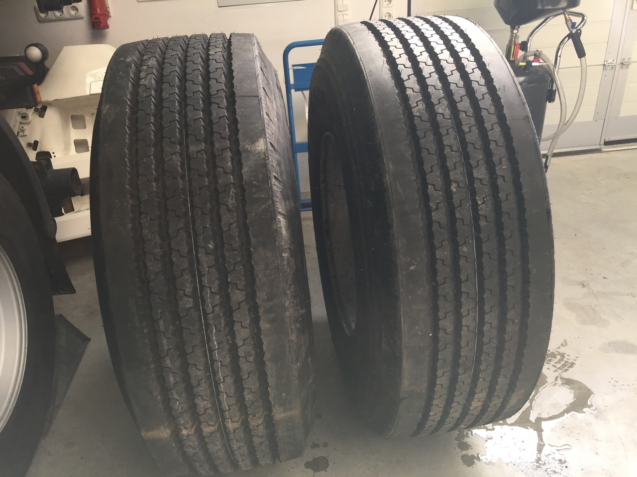 Neue Reifen, Firestone TSP - 3000, Größe : 425 / 65 R x 22,5 - 2 Stück mit Felgen - Reifen für LKW: das Bild 2 Neue Reifen, Firestone TSP - 3000, Größe : 425 / 65 R x 22,5 - 2 Stück mit Felgen - Reifen für LKW: das Bild 2