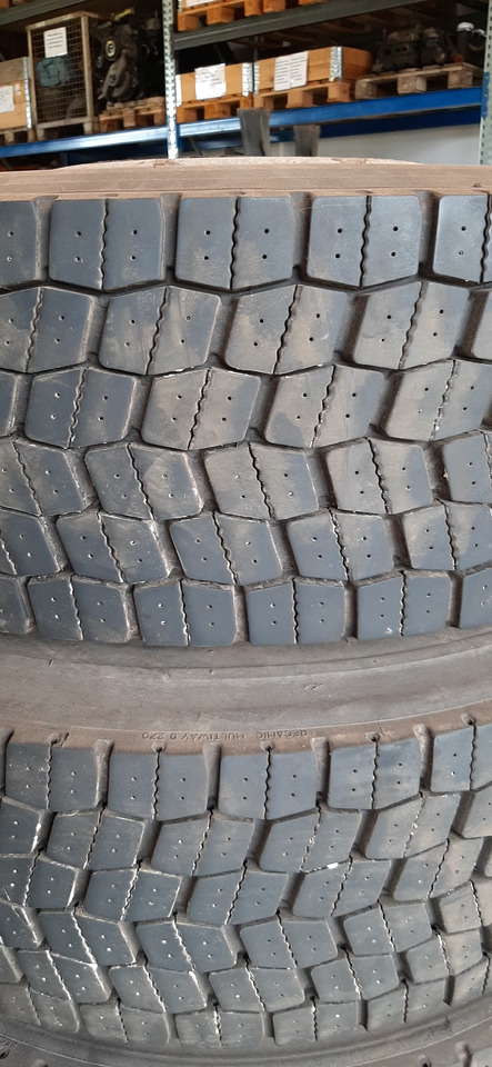 Neuwertige Dunlopp Reifen mit Felgen, 315 / 70 R22,5 Artikel - Nr. : 81.99999 - 9999 - Reifen für LKW: das Bild 2 Neuwertige Dunlopp Reifen mit Felgen, 315 / 70 R22,5 Artikel - Nr. : 81.99999 - 9999 - Reifen für LKW: das Bild 2