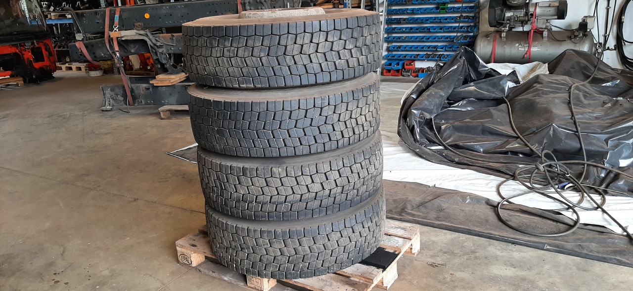 Neuwertige Dunlopp Reifen mit Felgen, 315 / 70 R22,5 Artikel - Nr. : 81.99999 - 9999 - Reifen für LKW: das Bild 1 Neuwertige Dunlopp Reifen mit Felgen, 315 / 70 R22,5 Artikel - Nr. : 81.99999 - 9999 - Reifen für LKW: das Bild 1
