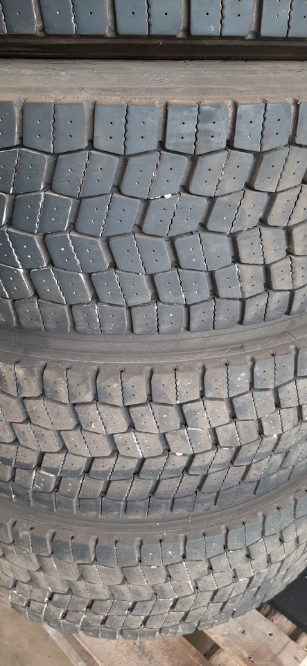 Neuwertige Dunlopp Reifen mit Felgen, 315 / 70 R22,5 Artikel - Nr. : 81.99999 - 9999 - Reifen für LKW: das Bild 3 Neuwertige Dunlopp Reifen mit Felgen, 315 / 70 R22,5 Artikel - Nr. : 81.99999 - 9999 - Reifen für LKW: das Bild 3