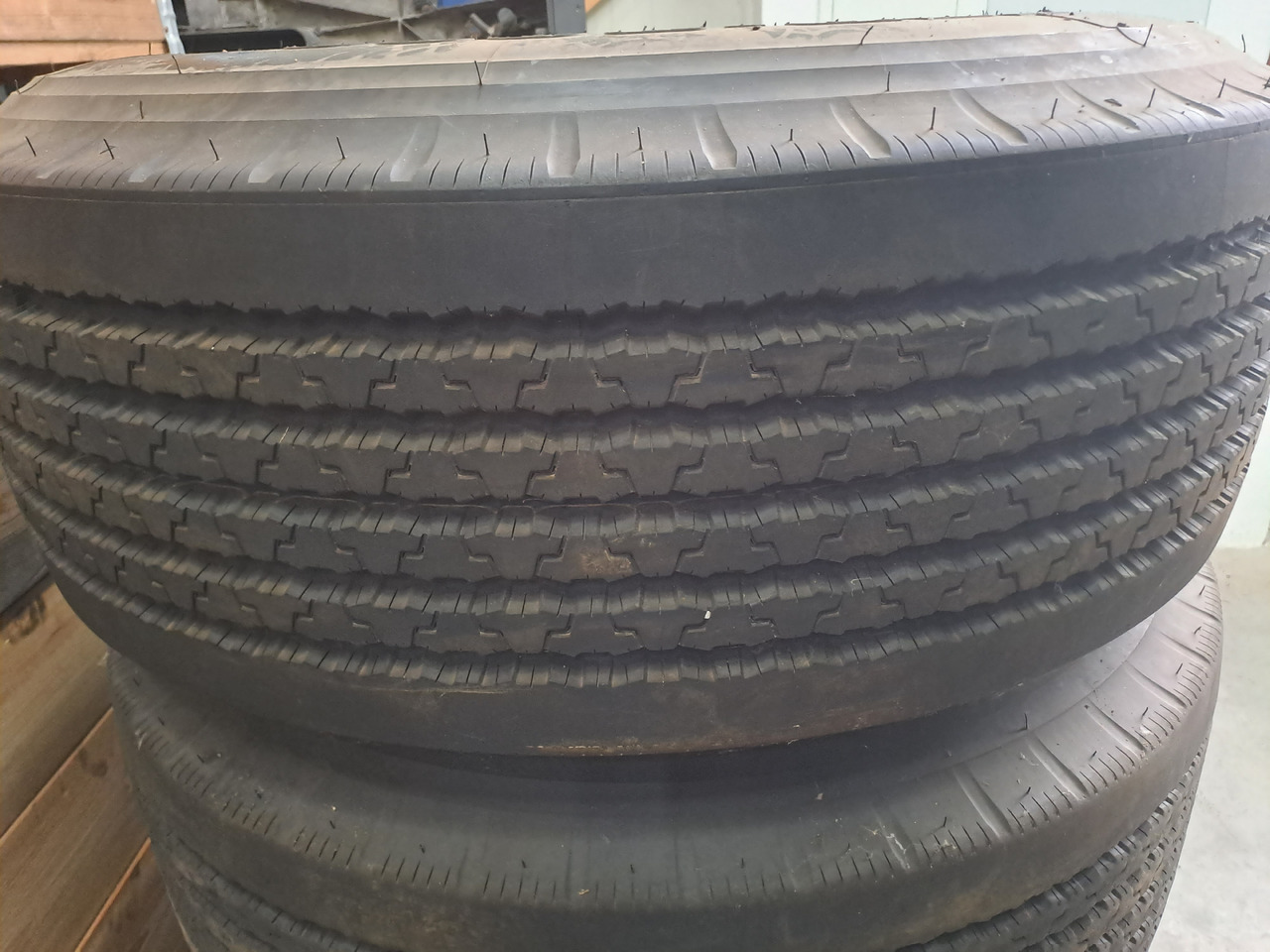 Neuwertige Lkw - Kompletträder / Reifen Firestone, Größe 425 / 65 R 22,5, Artikel - Nr. : 81.99999 - - Reifen für LKW: das Bild 4 Neuwertige Lkw - Kompletträder / Reifen Firestone, Größe 425 / 65 R 22,5, Artikel - Nr. : 81.99999 - - Reifen für LKW: das Bild 4