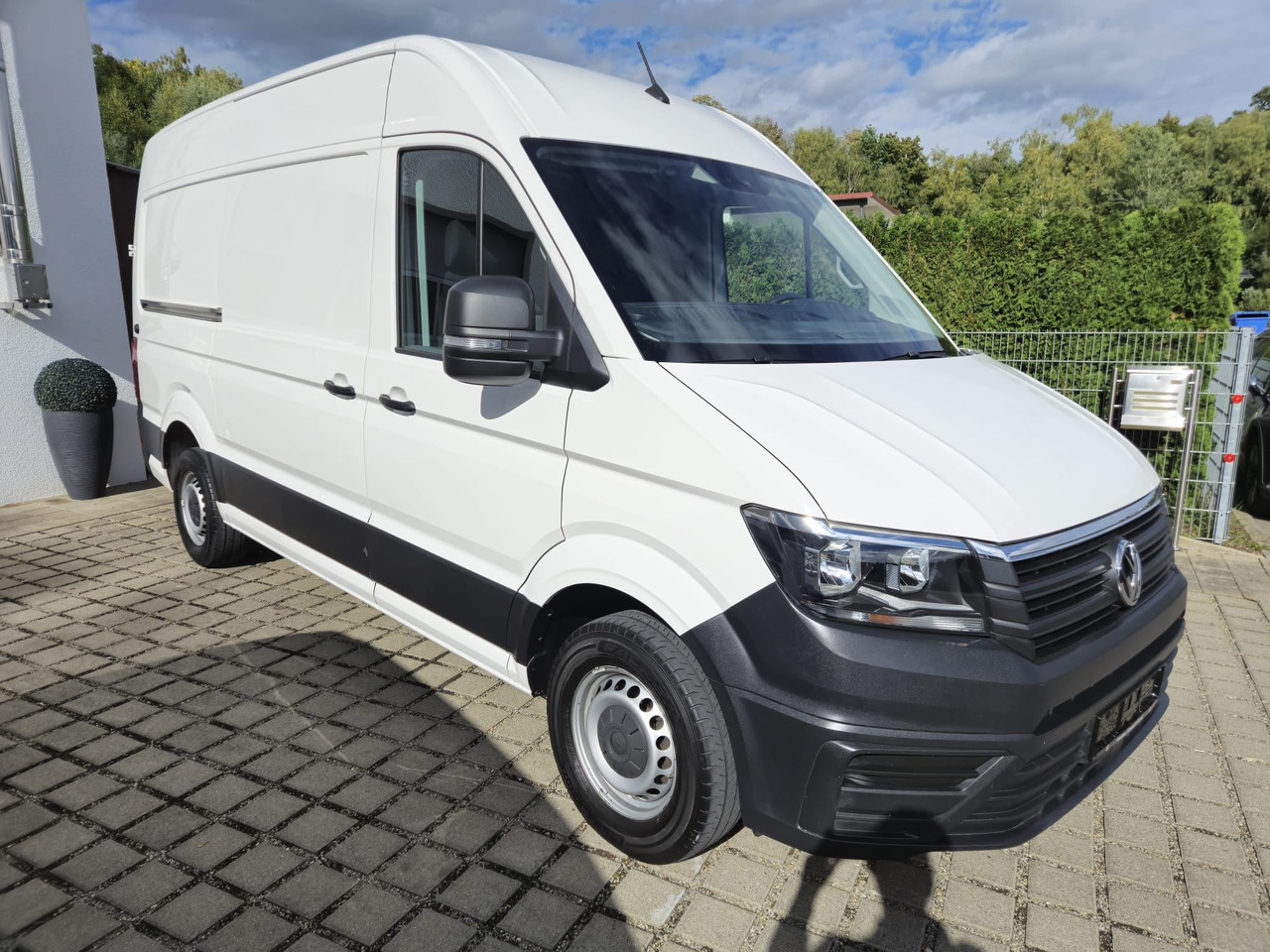 VOLKSWAGEN Crafter 35 mittellang Hochdach AppConnect/Kamera - Kastenwagen: das Bild 2 VOLKSWAGEN Crafter 35 mittellang Hochdach AppConnect/Kamera - Kastenwagen: das Bild 2