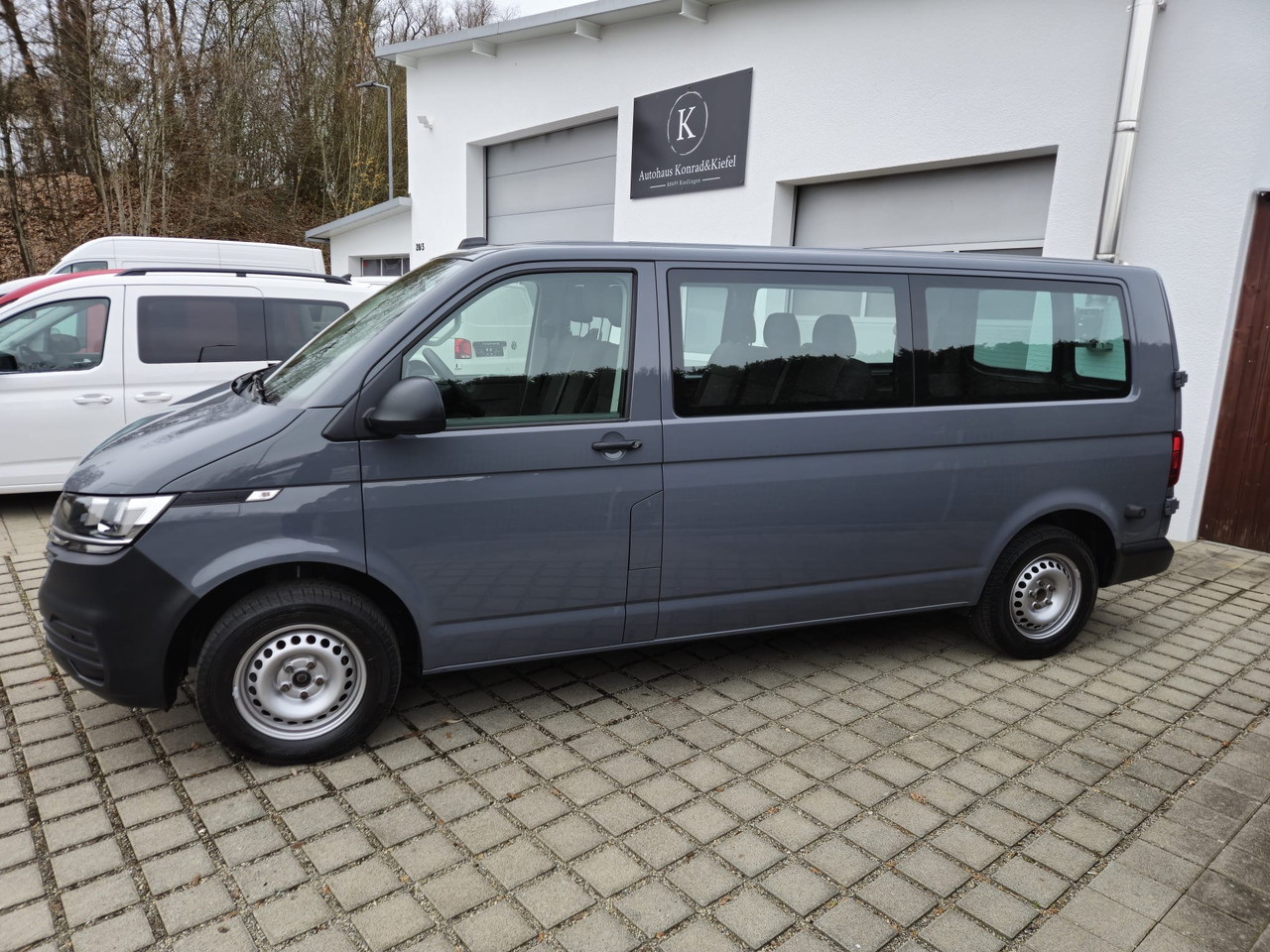 VOLKSWAGEN T6.1 Transporter Kombi LR/Navi/AppCon./6-Sitzer - Personentransporter: das Bild 3 VOLKSWAGEN T6.1 Transporter Kombi LR/Navi/AppCon./6-Sitzer - Personentransporter: das Bild 3