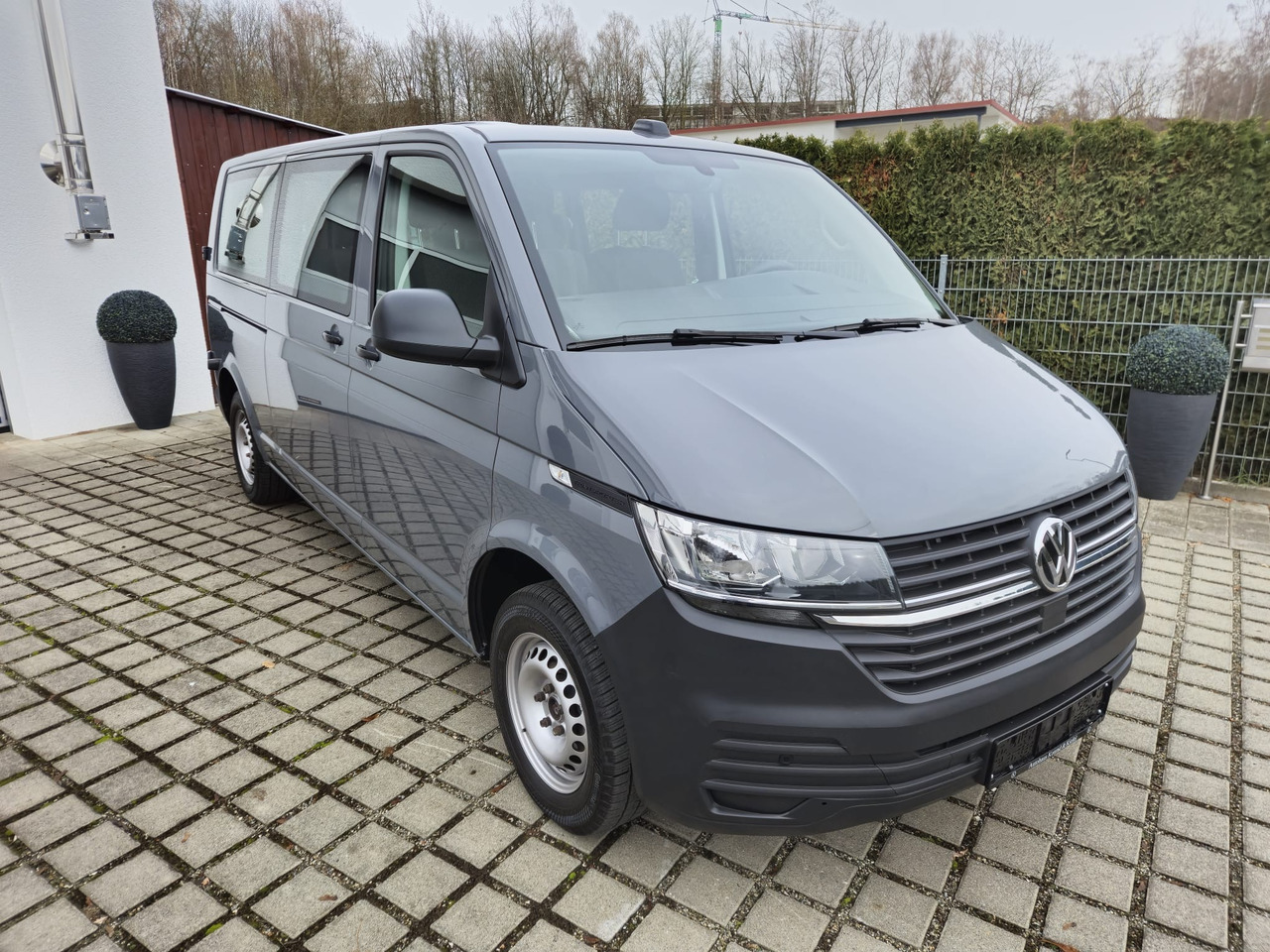 VOLKSWAGEN T6.1 Transporter Kombi LR/Navi/AppCon./6-Sitzer - Personentransporter: das Bild 2 VOLKSWAGEN T6.1 Transporter Kombi LR/Navi/AppCon./6-Sitzer - Personentransporter: das Bild 2
